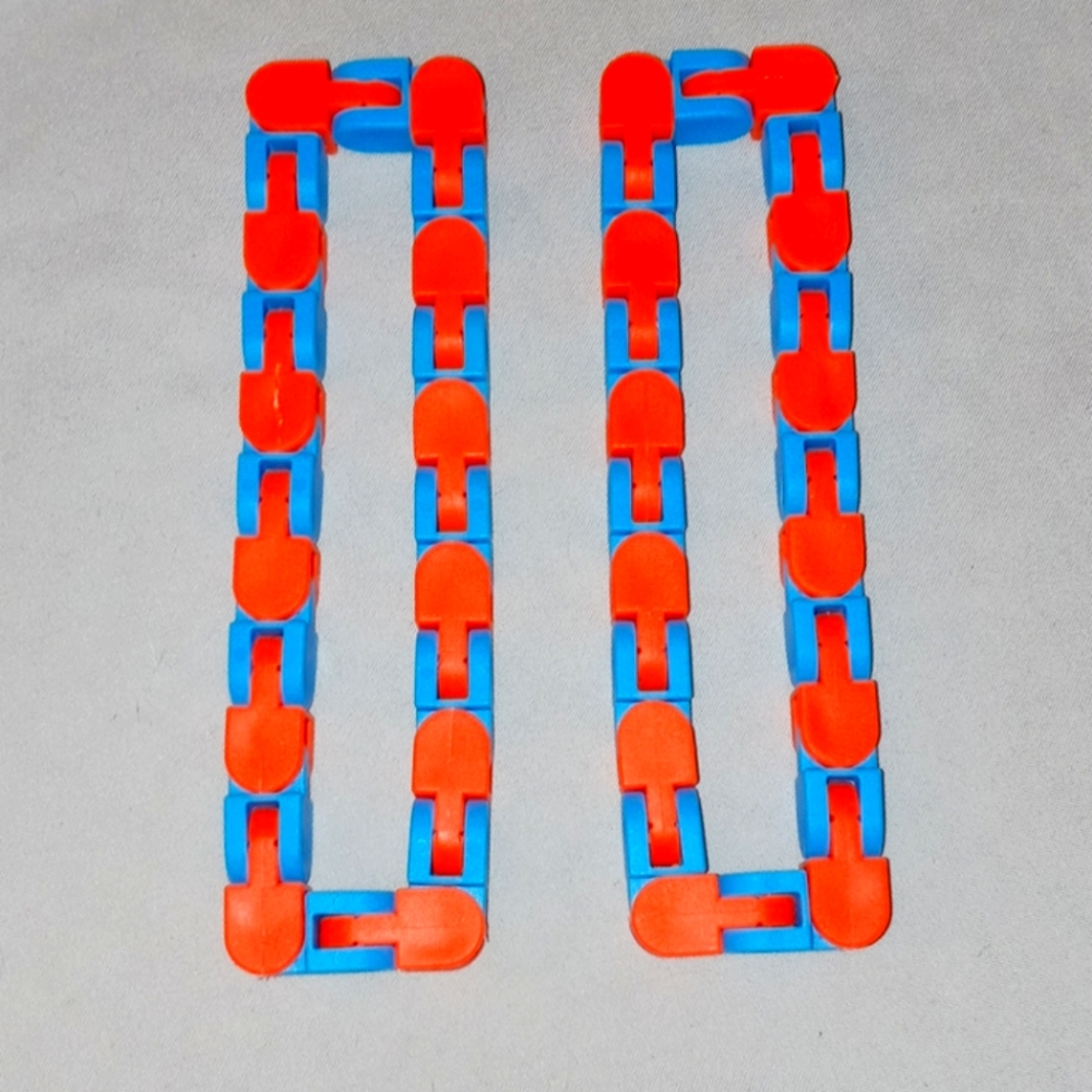 Wacky tracks fidget toy